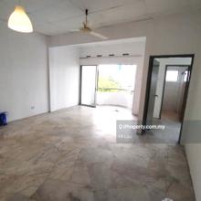 4th Floor Walkup Apartment near shops, bus stop, schools and Lotus's 