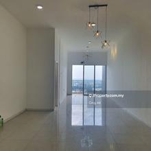 High floor unit condo 2 mins from lake gdn