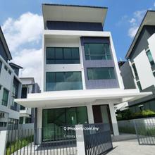Puncak Alam Jaya 3 Storey Bungalow Residence For Rent