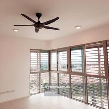 Freehold Condo 1006sf Well Kept Unit, Strategic Location Best Deal