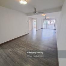 Freehold,Near to Lrt station,Balcony facing pool
