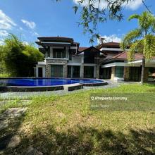 Ledang Heights Bungalow with Swimming Pool