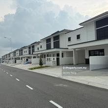 Eco Botanic / Two Storey Terrace House