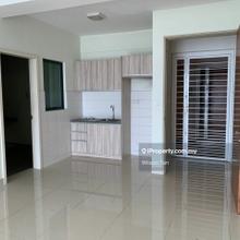 Corner Freehold 1407sf Near LRT