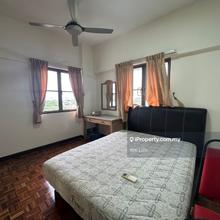 Palmville Resort Condo @Sunway, Corner room facing Taylors and Pyramid