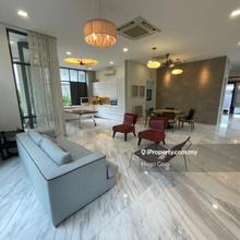 Fully Refurbished Bungalow, Private Garden with Water Features
