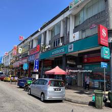 3.5 Storey Corner Shoplot For Rent ! Prime Location !