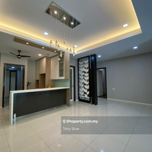 Upper unit  townhouse@ The Mews ,Glades for sale