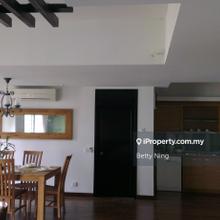 Spacious unit walking distance to amenities
