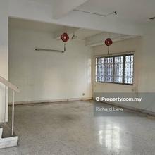 Freehold @ Flat Level, 5 Rooms