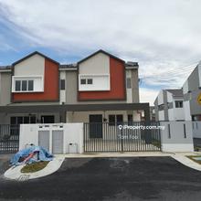 Rawang, End Lot, 4 Bedrooms, Opposite to Perodua Factory 