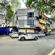 Corner lot 3 storey terraced shop office 