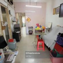 Walking distance to wet market