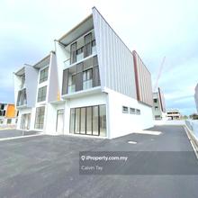 3 Storey Light Industrial Office Showroom (3655 sqft) at Pines Square 