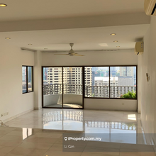 Nice view. Low density. Bangsar spacious apartment. View to appreciate
