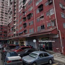 Ground Floor Corner Unit 657sf