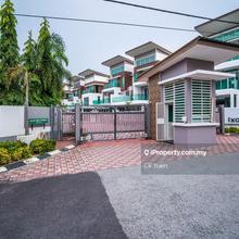 Freehold luxury semi detached house close to turf club & polo ground
