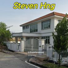 Original corner unit with extra back yard, 13600sf.