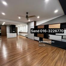 Spacious Living with 5 Car Parks