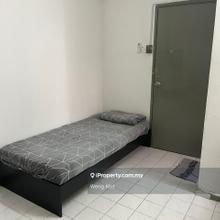 Menara Orkid Sentul - Master bedroom with attached bathroom for Rent