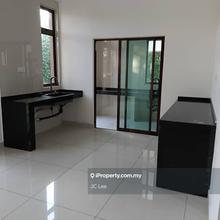 3 storey bungalow, freehold with 5bedrooms 