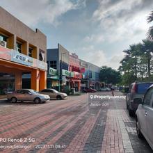 Freehold 3 storey shop for sale at Cyberjaya, facing front road