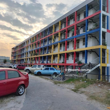 For Sale: Block 2 Flat G floor @ Taman Salak Selatan, Jalan Gempita