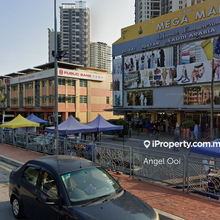 3 storey shop well situated Dataran Glomac Square 