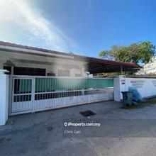 Haji ahmad 1 storey Corner lot House for rent
