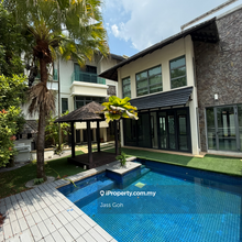 3 Storey twins Villas beautiful courtyard with pool and lift