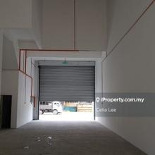Link factory /end lot extra land /freehold/with lift 