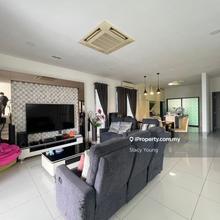 Fully renovated 2.5sty semi-D