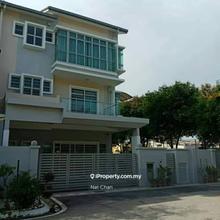 Areca 2.5  storey laman rimbunan semi-D house for Sale