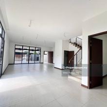 Aurora Sentral  Corner Lot 