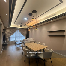 Short walk to conley Mrt station and Pavilion shipping mall