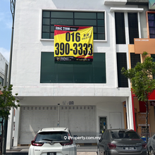 End lot, Facing main road, high exposure 
