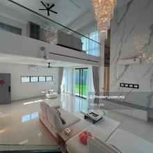 2 storey Renvoated Bungalow facing lake at u10 Shah Alam for sale