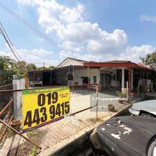 Jenjarom Taman Yayasan Corner House With Big Land 
