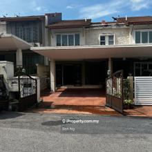 Sering ukay 2.5sty gated guarded freehold extend