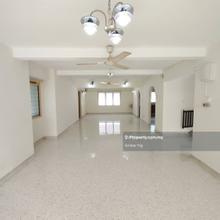 2 storey Bungalow @ Taman Ibukota 5331sf Freehold, Huge garden 6r5b