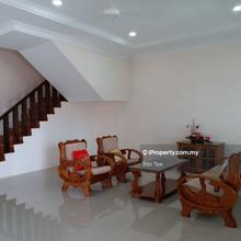 Uni central corner double storey house for rent