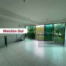 3 Residence Super Rare Duplex Unit with 3 car parks
