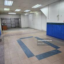 Ground floor shoplot facing main road at Bukit Jambul