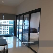 Short walk to Jaya One shopping Mall, short drive to LRT station
