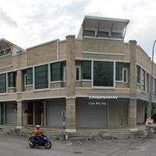 Large Corner Shop lot at Krubong Utama main road for Rent 
