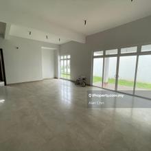 2.5 storey zero lot bungalow 