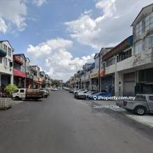 3.5 Storey with cargo lift at Sri Edaran Kepong for rent