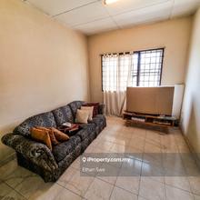 Corner Lot, with Strata, walking distance to Nsk and Giant, Well Kept