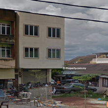 Roadside triang 3 story shoplot