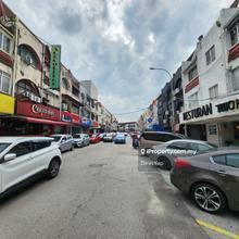 Close to Train Station 3 Sty Intermediate Shoplot in Ss15 for Sale 